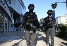 Полиция не дала митингующим прорваться к месту саммита США и Южной Кореи