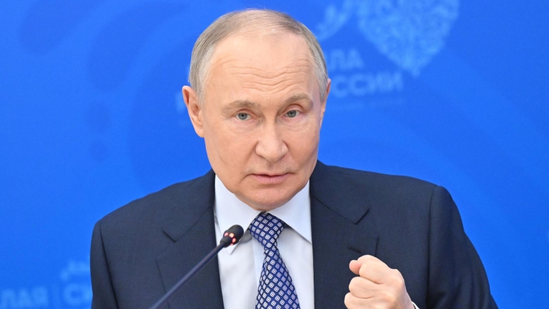 Путин отметил роль народной дипломатии в обеспечении интересов России