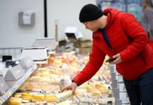 Ученый рассказал, какой плесневелый сыр можно есть без вреда для здоровья