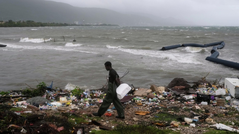 Ураган "Мелисса" стал самым мощным за 90 лет