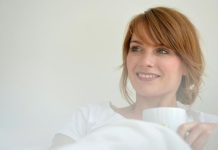 Врач рассказала, какой молочный продукт можно употреблять перед сном