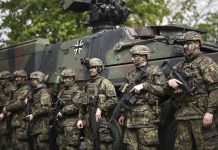 Бундесвер вооружают на фоне антироссийской пропаганды, заявил депутат АдГ