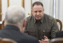 Ермак заявил, что не держит зла на Зеленского, пишет FT