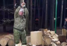 Лукашенко в пятницу два часа колол дрова