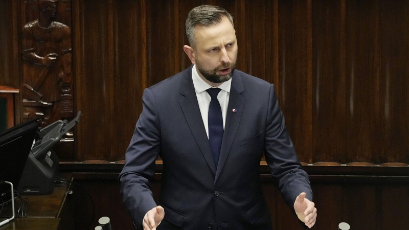 Министр обороны Польши обвинил Россию во взрыве железнодорожных путей