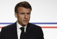 Россия стала фобией для Макрона, заявили в Госдуме