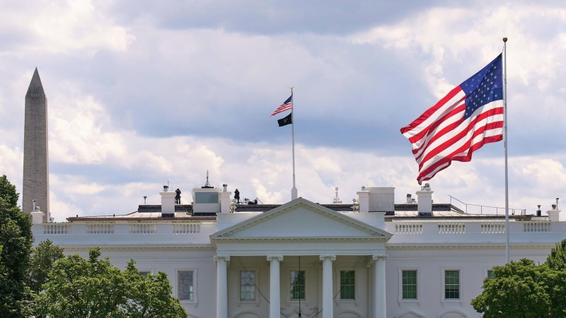 СМИ: власти США работают над выплатой талонов на питание на фоне шатдауна