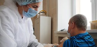 «ВОЗ рекомендует»: Госдума взялась перекраивать календарь прививок для стариков, кто-то уже прибыль считает