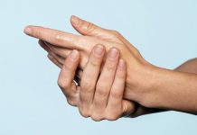 Врач рассказала о симптомах, которые могут быть предвестником инсульта