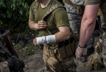 ВСУ подставили женщину-офицера под удар артиллерии, рассказал Марочко