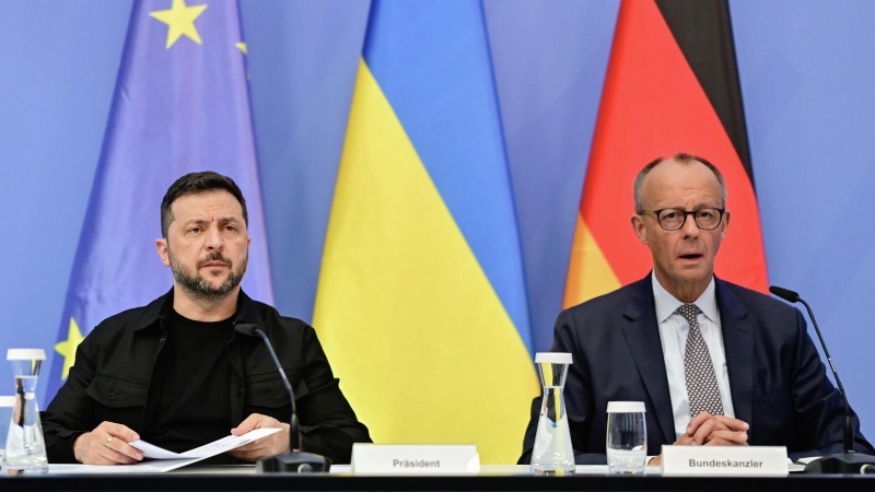 Захарова прокомментировала разговор Зеленского и Мерца о беженцах