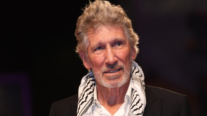 Запад не хочет говорить людям правду о нацистах на Украине, заявил Уотерс