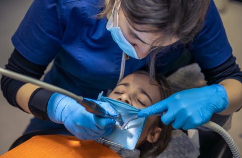 Лечение зубов при дентофобии: как седация меняет правила игры