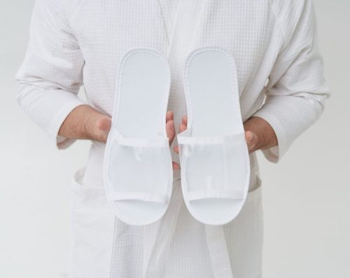 Одноразовые тапочки с подошвой: надежная защита