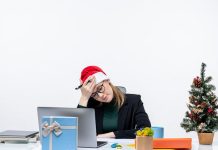 Дотянуть до Нового года и не уснуть лицом в оливье: Актуальная инструкция по выживанию