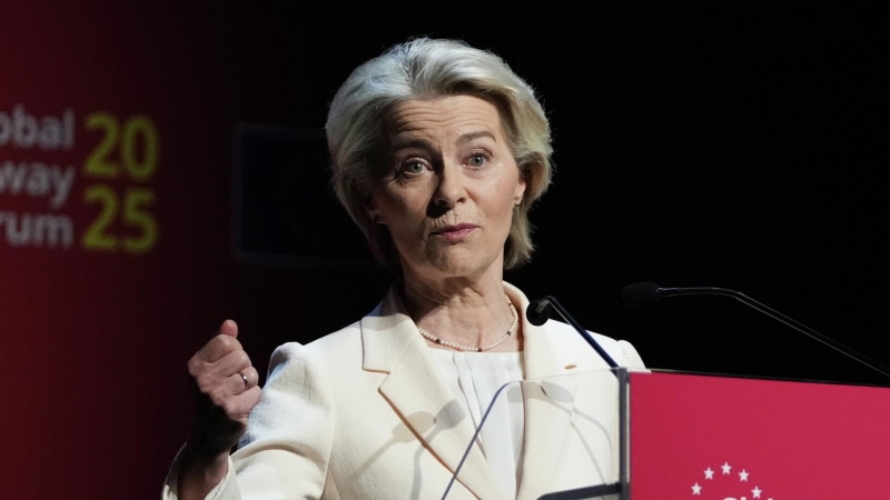 "Это мишень на спину". В Сети набросились на фон дер Ляйен из-за России