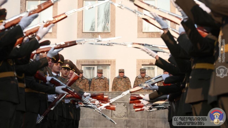 Глава генштаба Армении вручил боевое знамя силам территориальной обороны