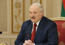 Лукашенко заявил, что не держится посиневшими пальцами за власть