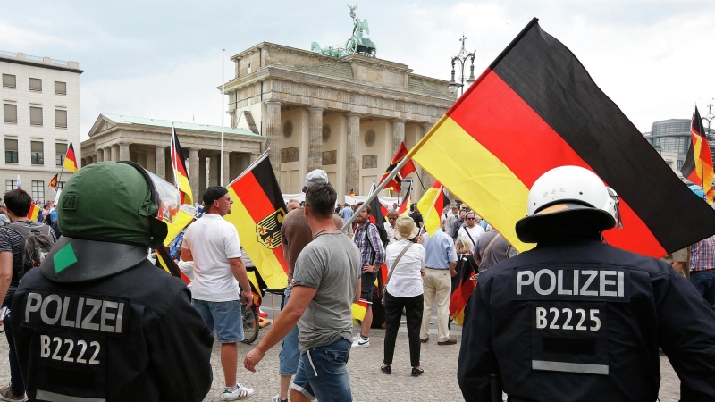 При стрельбе на пляже в Сиднее пострадали 13 человек, пишет Reuters