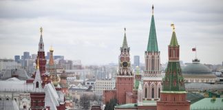 Россия не хочет вести «мегафонные переговоры» по Украине, заявили в Кремле