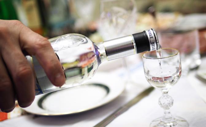 Россиян призвали отказаться от народных методов борьбы с похмельем