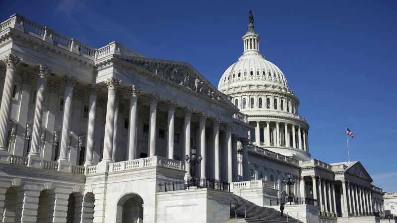 СМИ: демократы критикуют Трампа за отказ судить выживших "наркоторговцев"