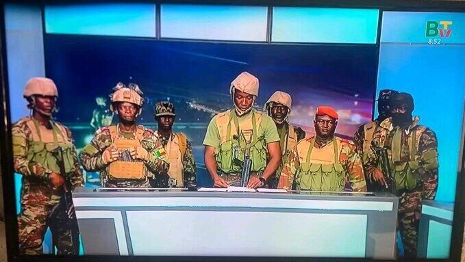 СМИ: президент Бенина находится в безопасности после попытки переворота