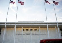 В Кеннеди-центре отменили еще несколько концертов после переименования