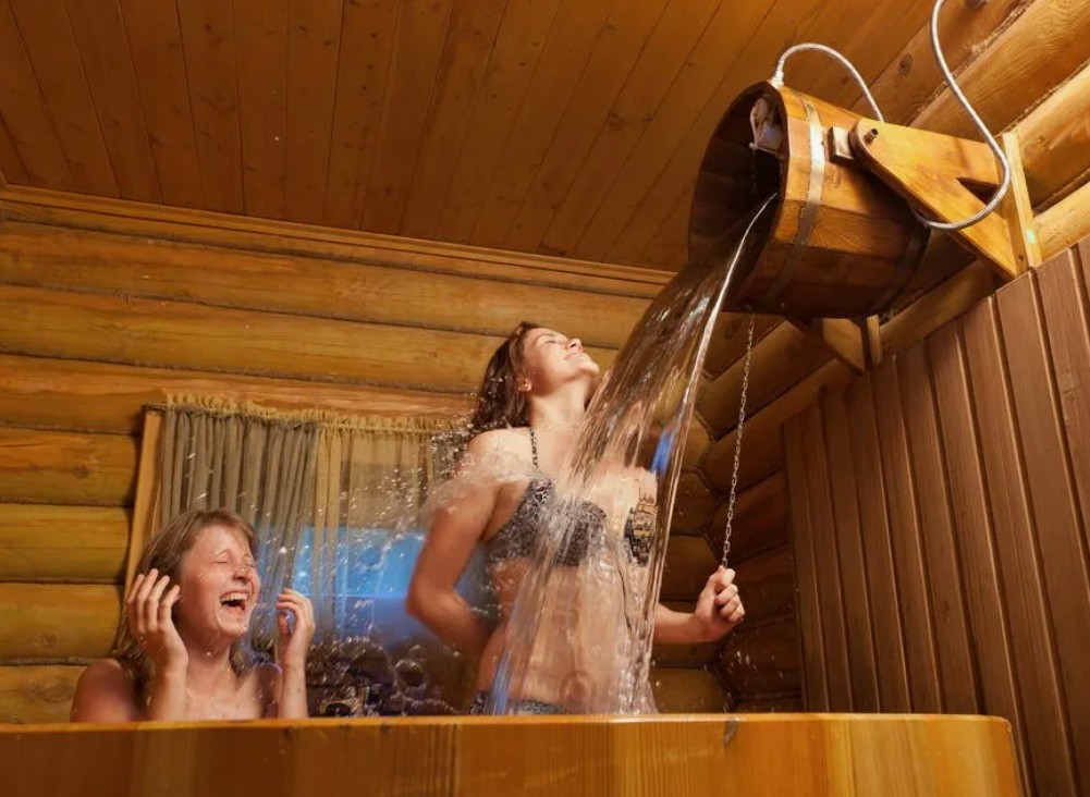 Контрастные процедуры в бане - сочетание пара, холодной воды и снега