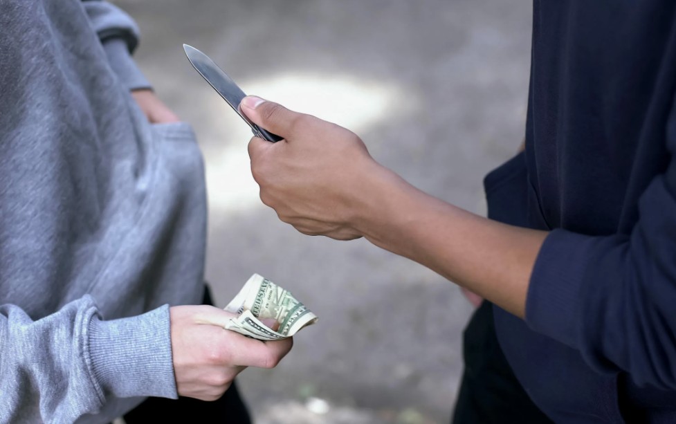 Шантаж вместо романтики: что делать, если у вас вымогают деньги под угрозой заявления по 131 статье УК РФ