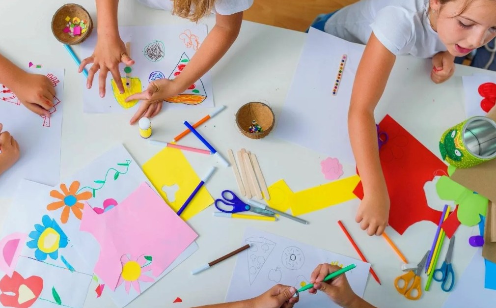 Творчество без границ: пути развития креативности в детском центре