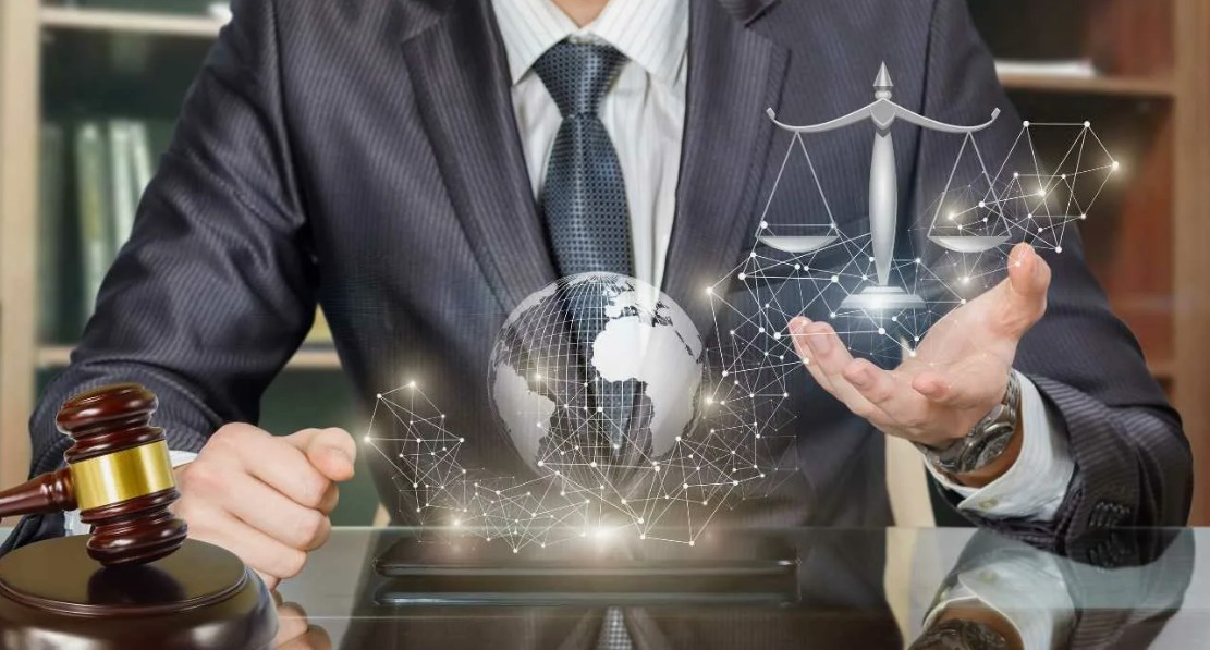 Трудовой юрист: как он защищает интересы компании