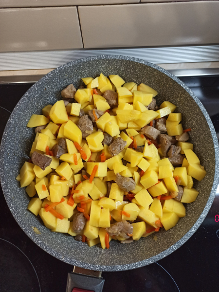 Картошечка с мясом и морковью