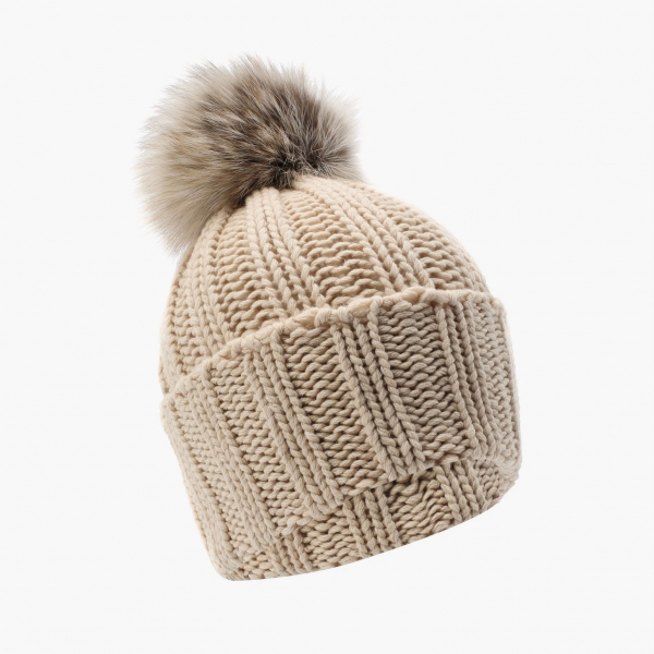 Купите вязаную шапку уже сейчас, чтобы не мерзнуть потом