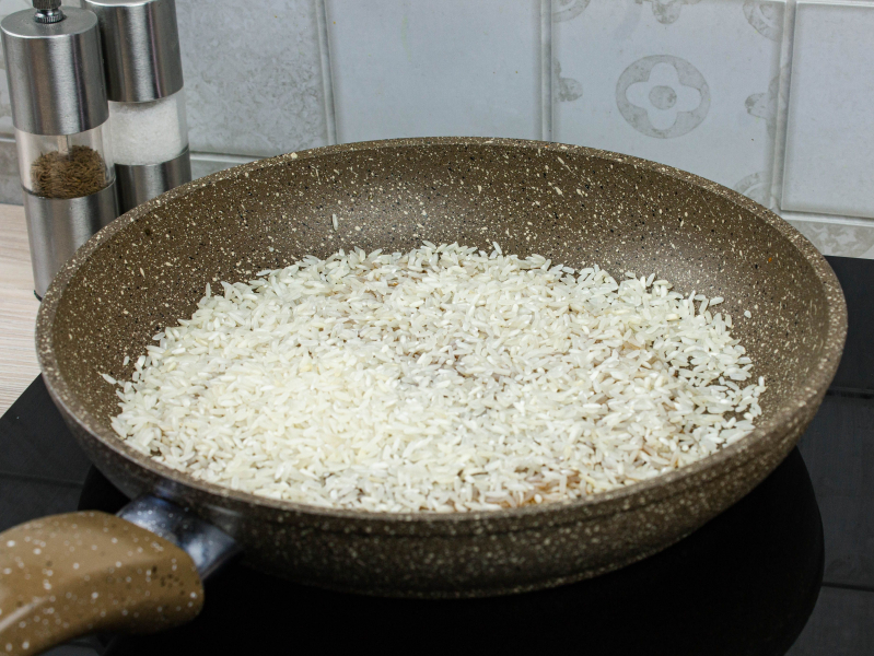 Судак с рисом на сковороде