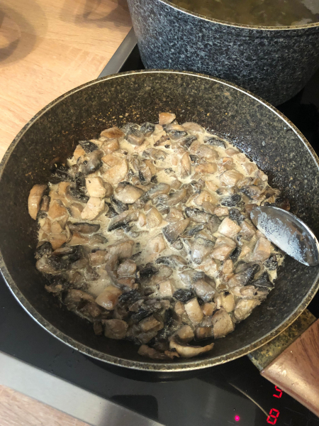 Вкусные макароны с грибами в сливочном соусе